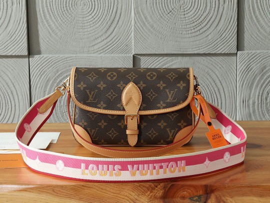 Louis Vuitton M43413-4